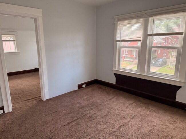 Foto del edificio - 4422 Bridgeview Ave