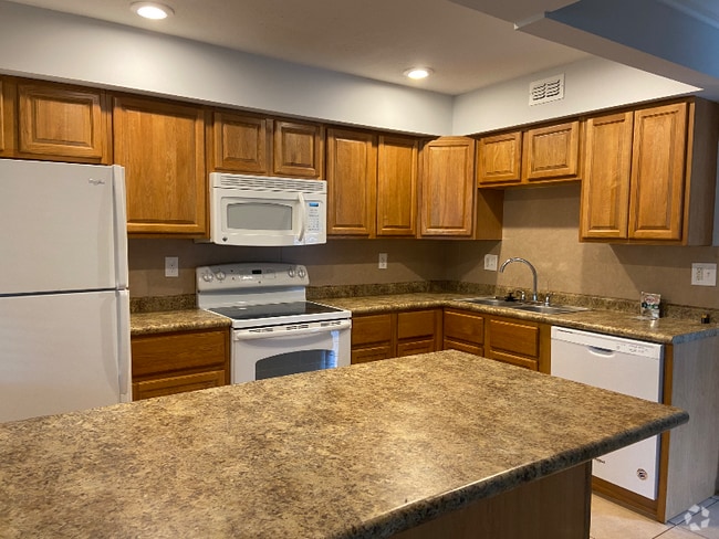 Building Photo - 814 Sandtree Dr