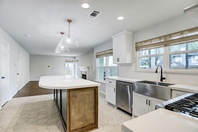 Foto del edificio - 2 Firewillow Pl