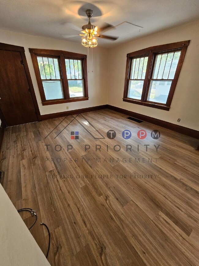 Building Photo - 2 Bedroom | 1 Bathroom Single Family Home ...