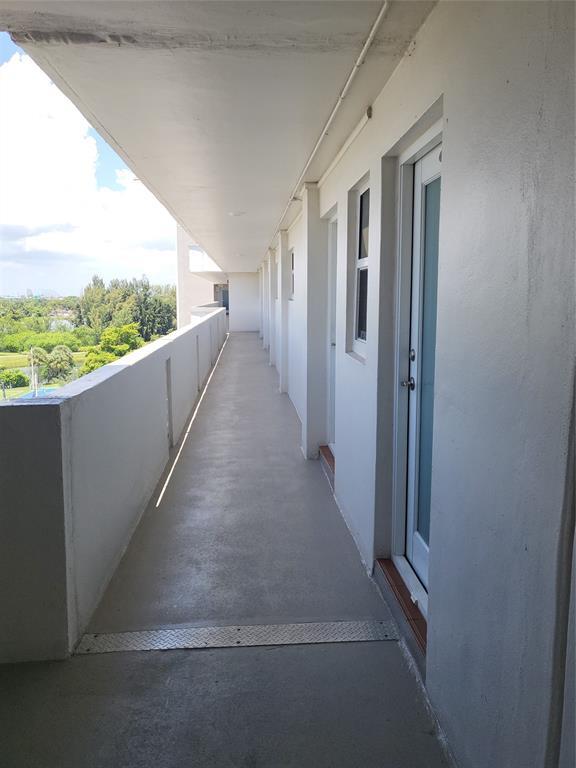 Foto del edificio - 1075 NE Miami Gardens Dr
