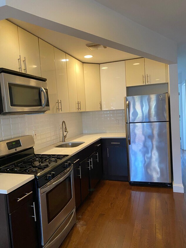 Foto principal - 1179 Gates Ave