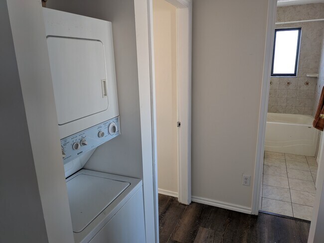 Building Photo - 8598 McCutcheon Ave