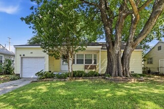Building Photo - 45 E 51st Pl