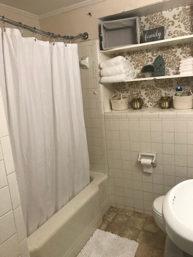 Foto del edificio - 2110 Tiny Ave