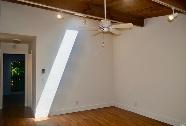 Building Photo - 84 Madrone Ave