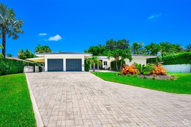 Building Photo - 600 Middle River Dr