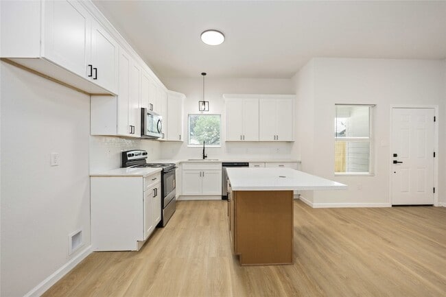 Building Photo - 309 Massachusetts St