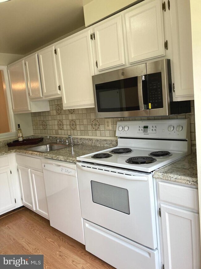 Building Photo - 6203 Little Valley Way