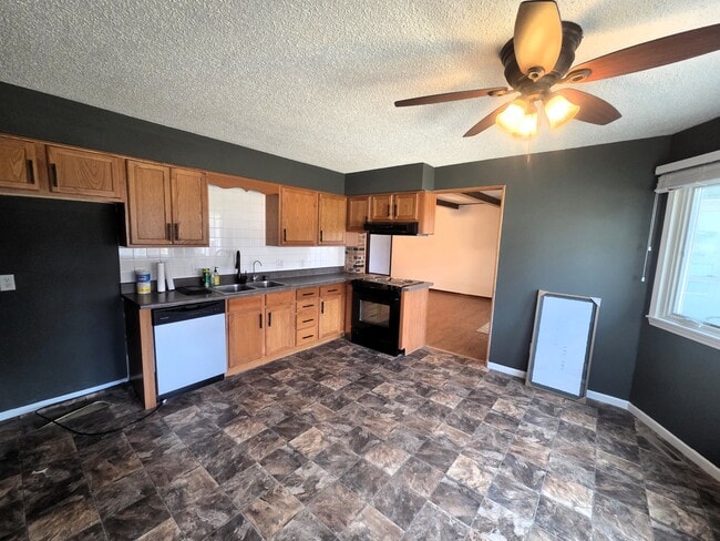 Building Photo - 3345 S Jefferson Ave