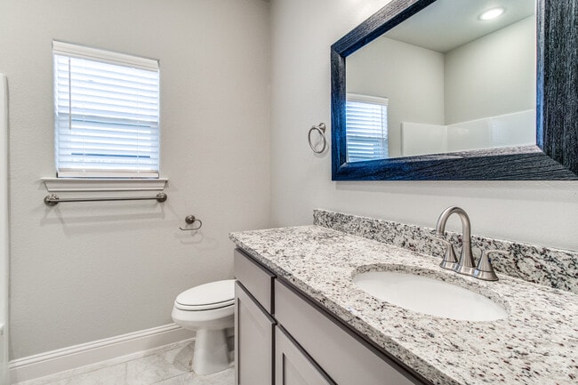 Building Photo - 2807 Orchid Dr