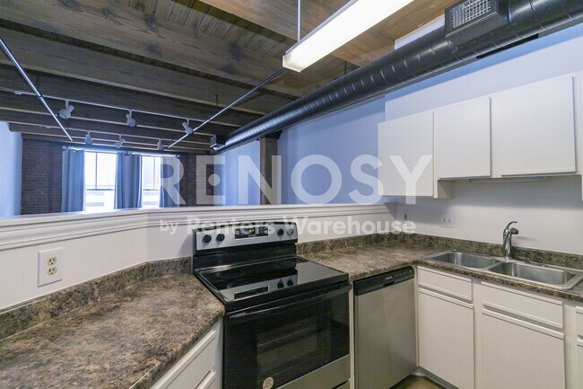 Foto del edificio - 700 Broadway Blvd