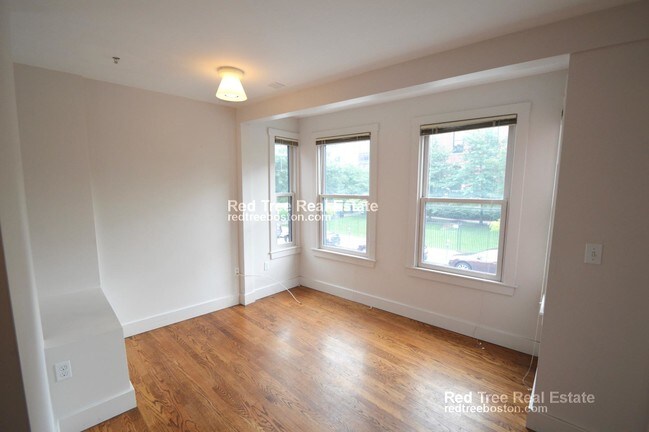 Building Photo - South End 1 Bed 1 Bath with Laundry in Unit