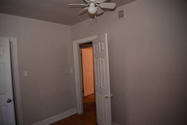 Building Photo - 2607 W 60th St