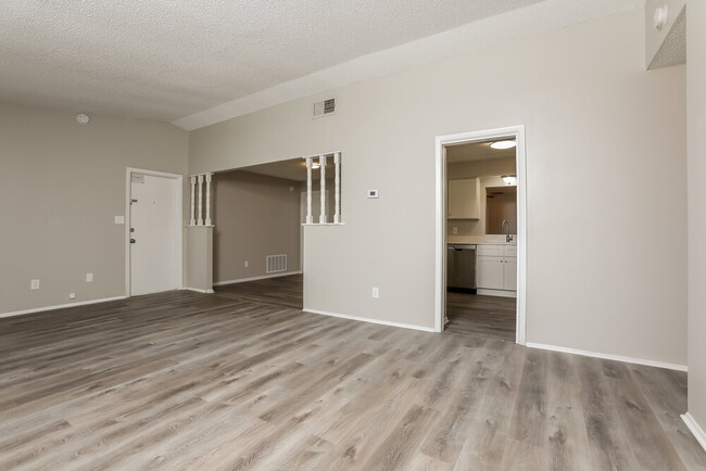 Building Photo - 444 Spinnaker Dr