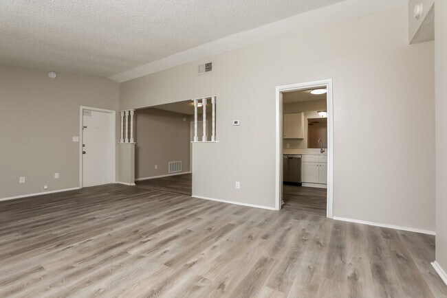 Foto del edificio - 444 Spinnaker Dr