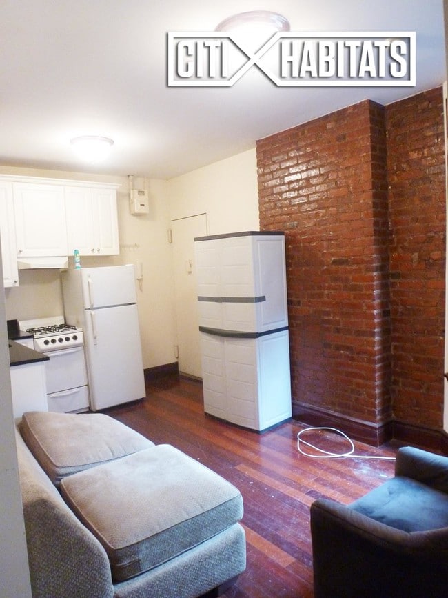 Building Photo - 350 E 67th St