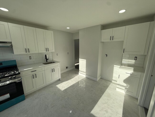 Building Photo - 160 Renner Ave