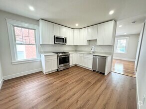 Building Photo - 72 Belden St