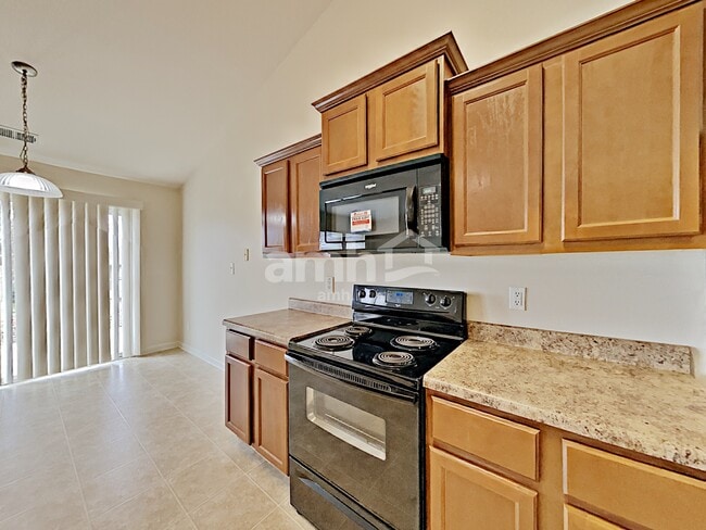 Building Photo - 975 Donington Cir
