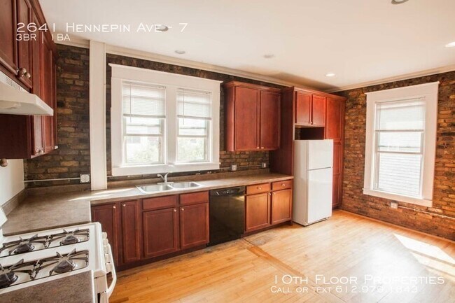 Building Photo - 3 Bedroom 1 Bath in Uptown!