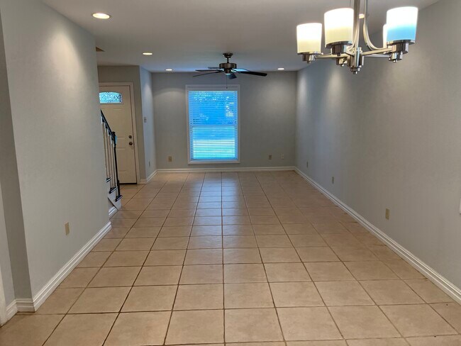 Sala de estar y comedor - 6803 Louisville St