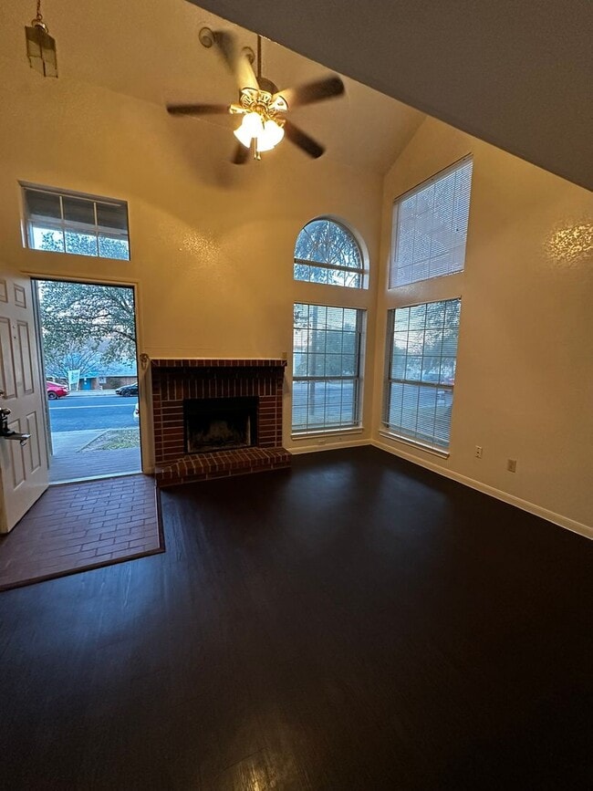 Foto del edificio - D.Schrager Properties3 (7213 Oak Meadow Dr)