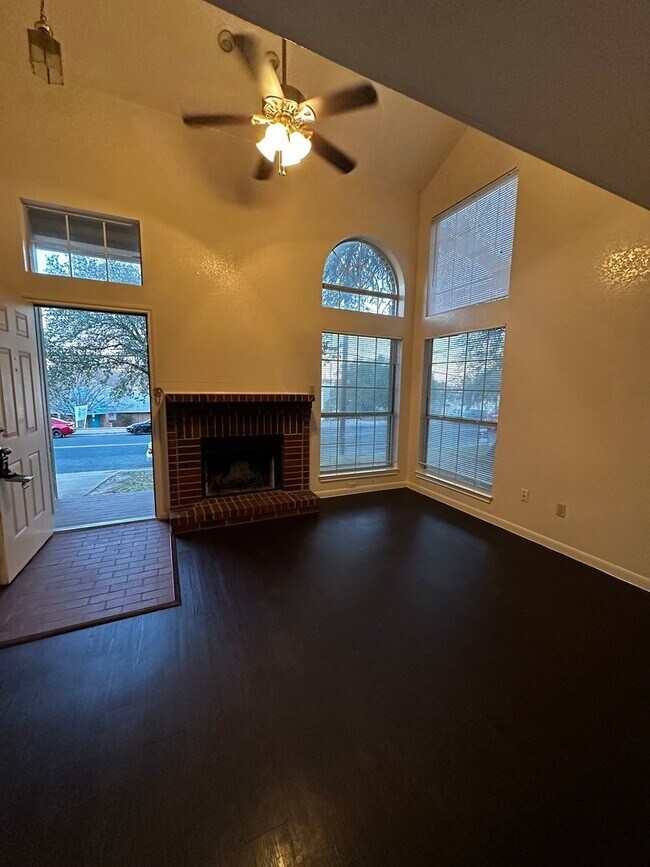 Building Photo - D.Schrager Properties3 (7213 Oak Meadow Dr)