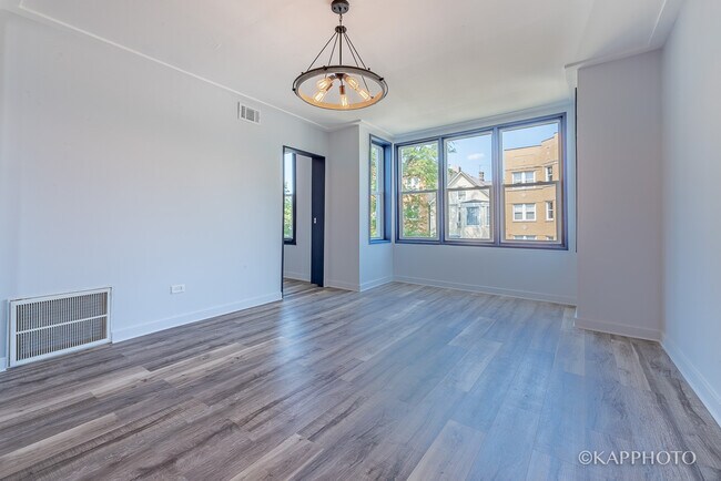 Building Photo - 3509 W Shakespeare Ave