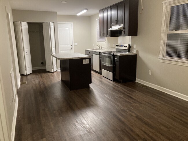 Foto del edificio - 12 Fairway Dr