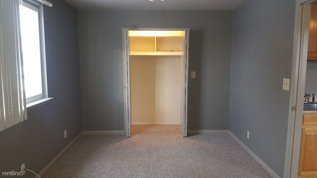 Building Photo - 615 John Anderson Ct