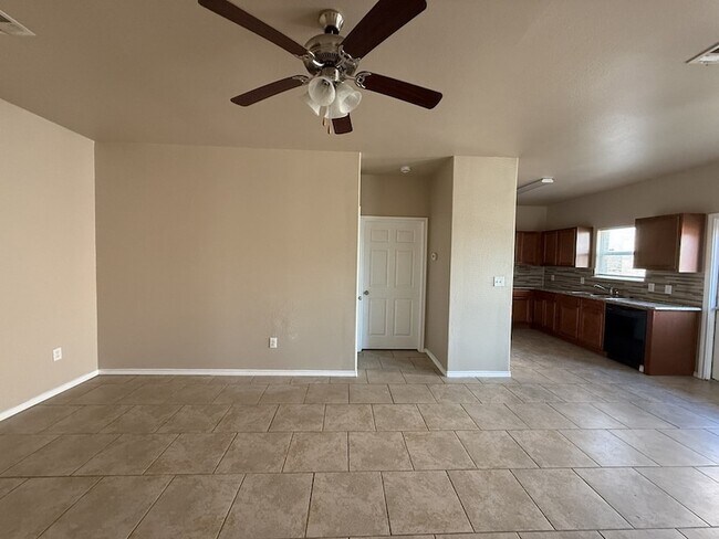 Foto del edificio - 704 E College St