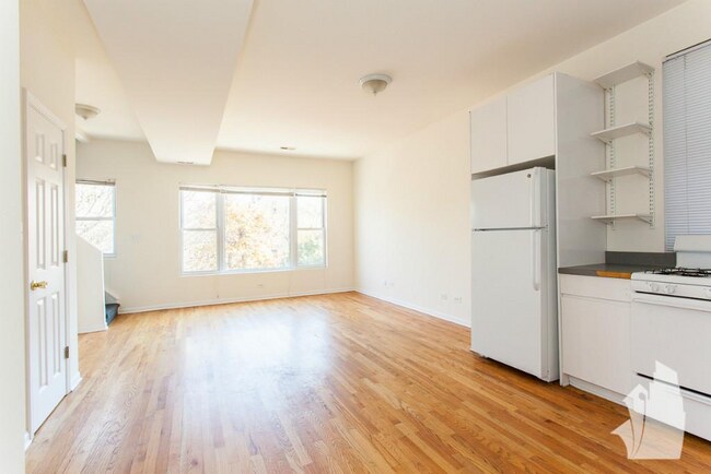 Foto del edificio - 2432 N Ashland Ave