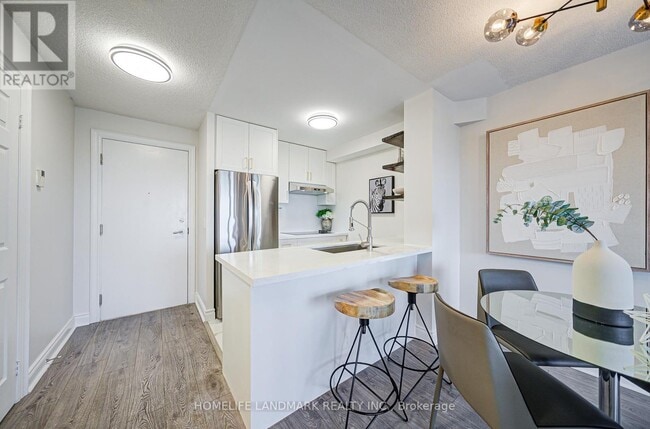 Building Photo - 15 Greenview Ave