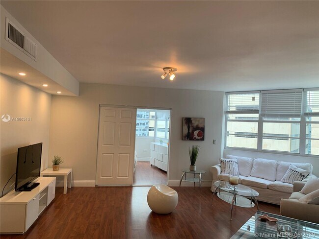 Building Photo - 999  Brickell Bay Dr 801 Miami Fl 33131