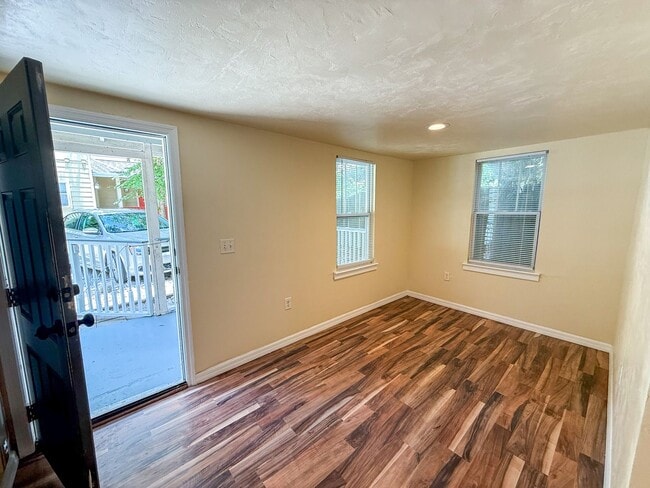 Building Photo - 1013 NW 3rd Ave