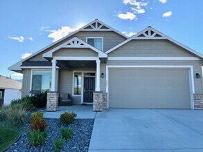 Building Photo - 125 Summer Breeze Rd