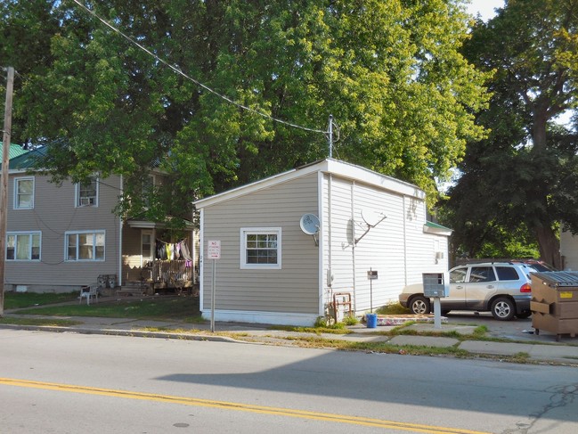 Building Photo - 245 S Washington St