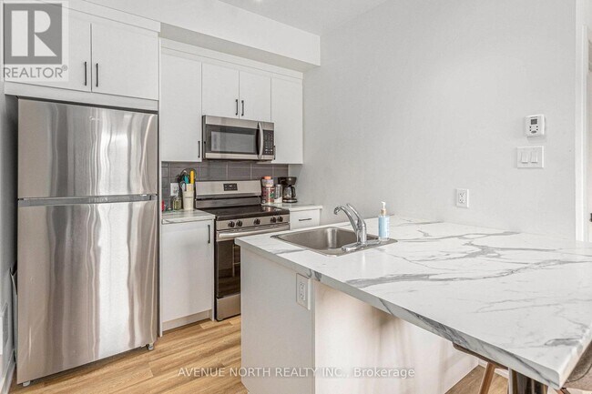 Building Photo - 391-391 Dieppe St