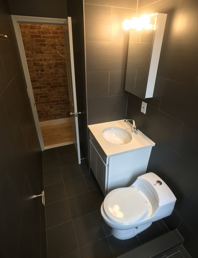 Foto principal - 332 E 18th St