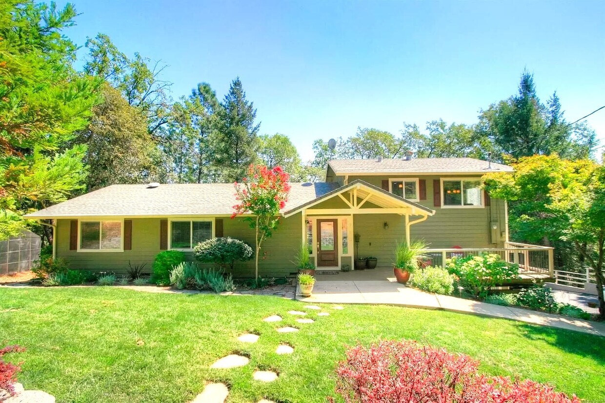 Primary Photo - 730 Washington Irving Dr