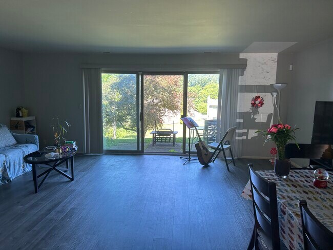 Foto del edificio - 779 Watersedge Dr