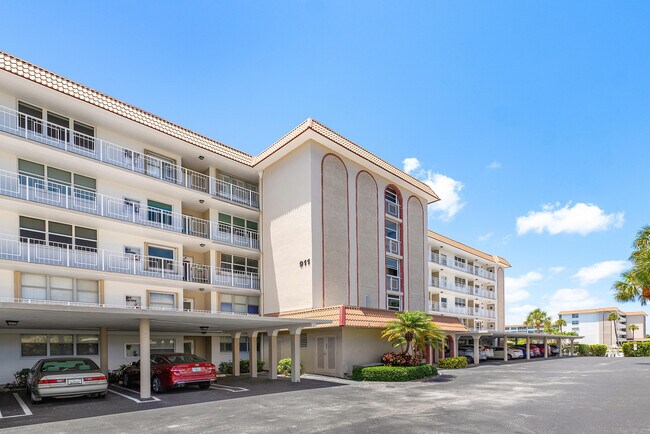 Foto del edificio - 911 Gardenia Dr