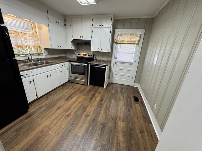 Kitchen - 1906 Dalton Pike SE