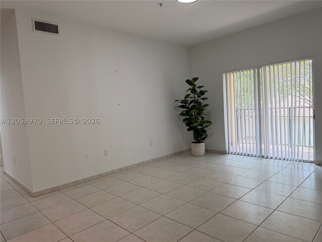 Foto del edificio - 7200 NW 114th Ave