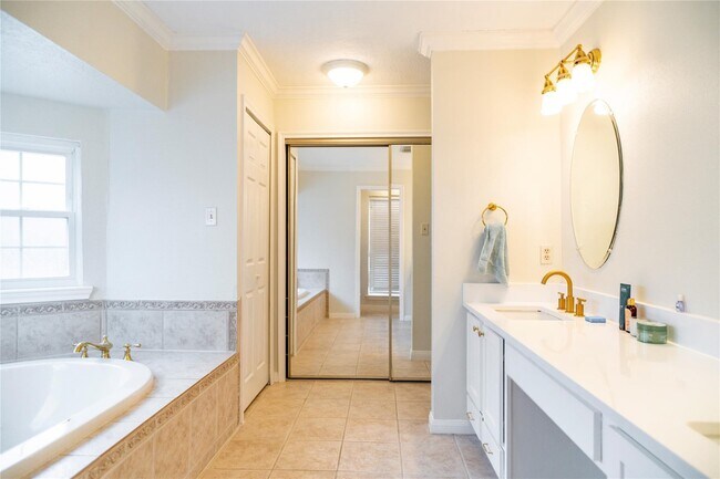 Foto del edificio - 18310 Spellbrook Dr