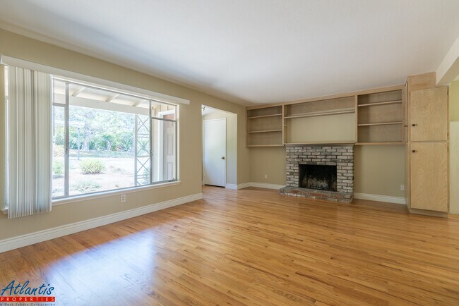 Building Photo - 15854 Poppy Ln