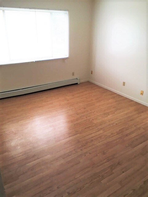 Building Photo - 505 S Van Buren St