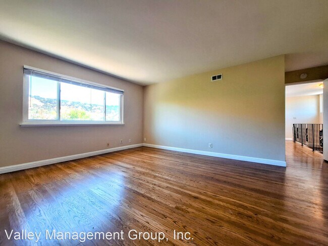 Building Photo - 5 br, 3 bath House - 572 Jesse James Dr