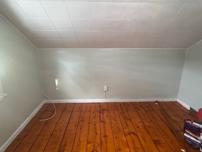 Building Photo - 203 Bedell Ave